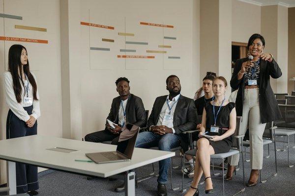 What are the legal guidelines for UK businesses to follow when implementing a whistleblowing policy?