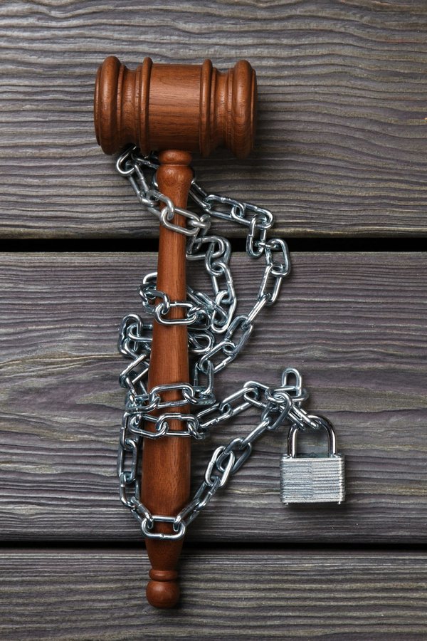 What are the legal steps for UK businesses to follow when handling employment disputes?